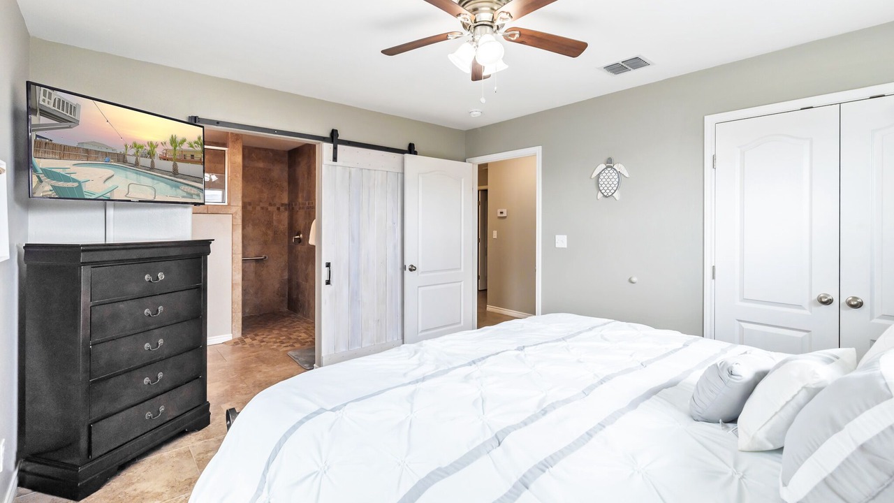 Photo of Bedroom in Leeward Sands