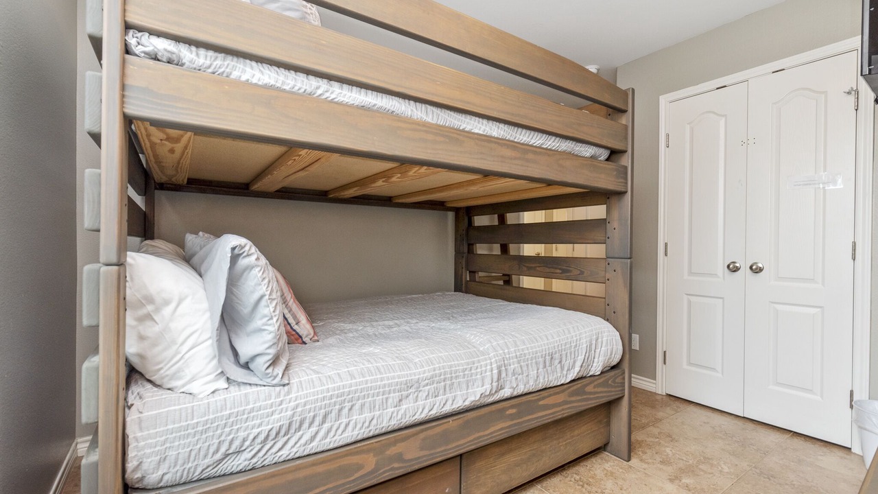 Photo of Bedroom in Leeward Sands