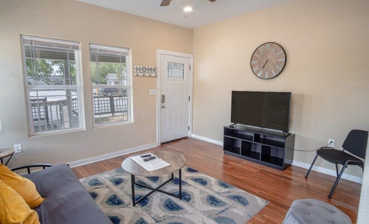 Photo of Livingroom in Near East Side