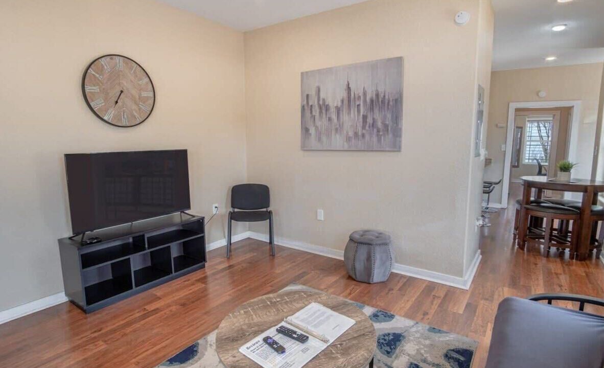 Photo of Livingroom in Near East Side