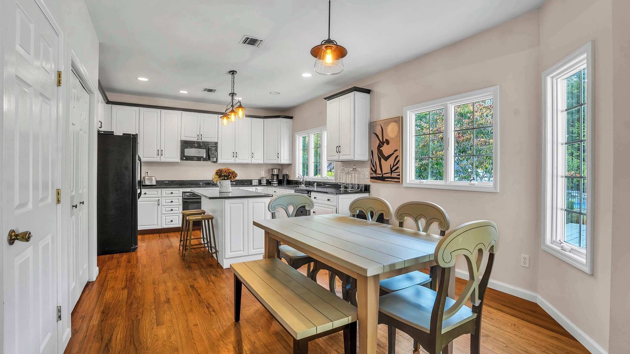 Photo of Others in Laurel