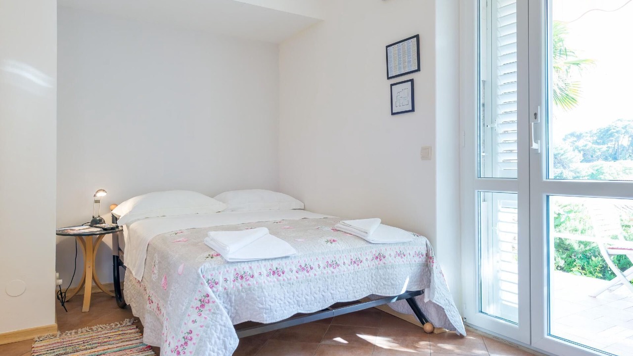 Photo of Bedroom in Pile