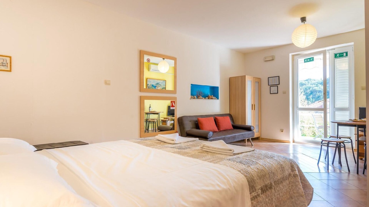 Photo of Bedroom in Pile
