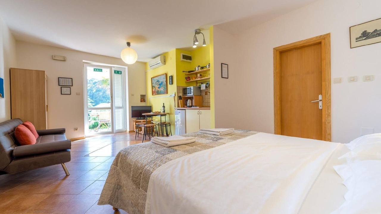 Photo of Bedroom in Pile