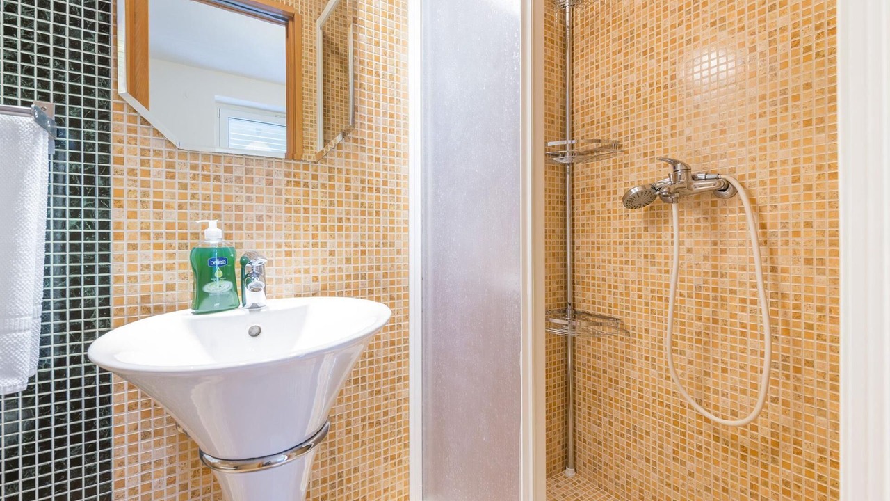 Photo of Bathroom in Pile