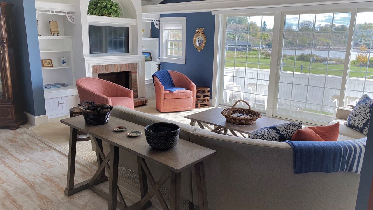 Photo of Livingroom in Mid-Coast and Islands