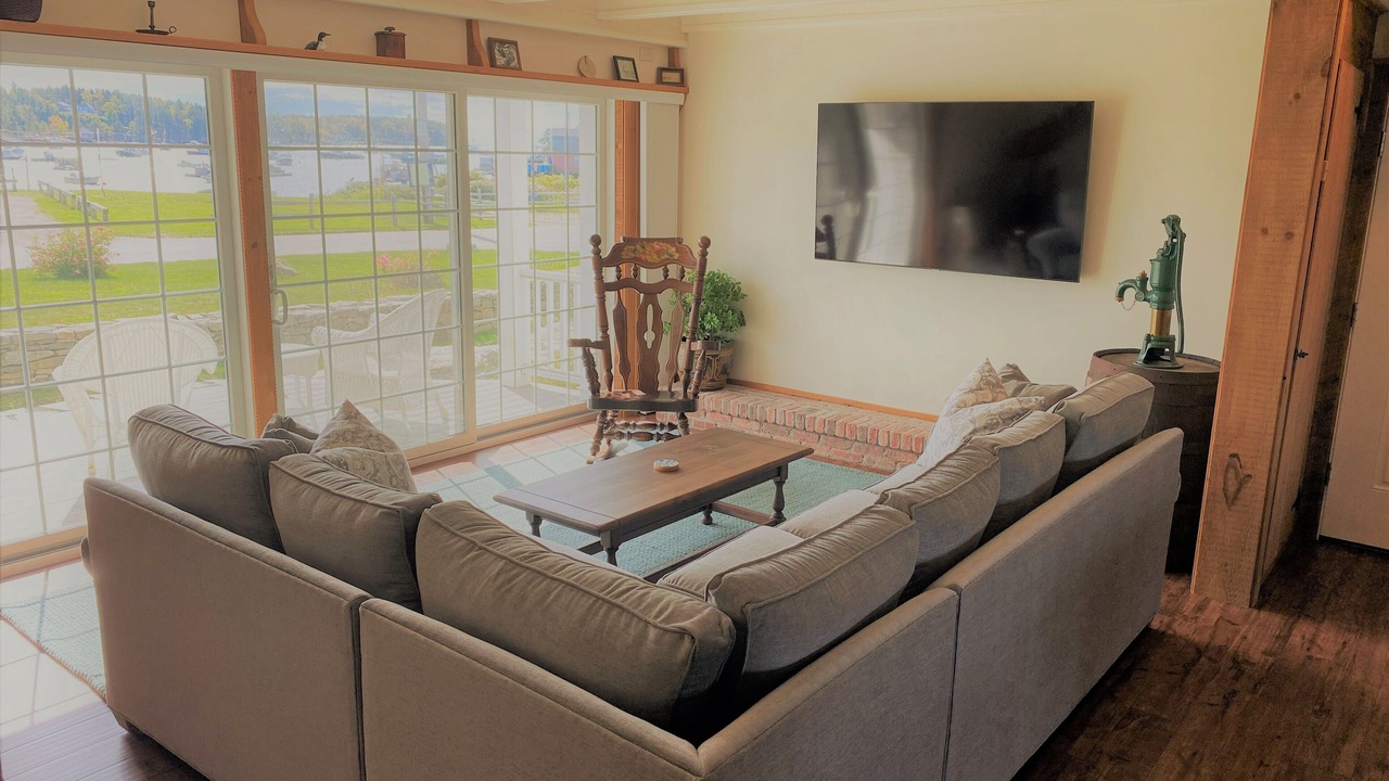 Photo of Livingroom in Mid-Coast and Islands