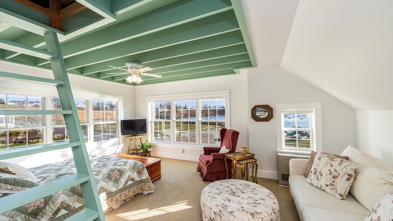 Photo of Livingroom in Mid-Coast and Islands