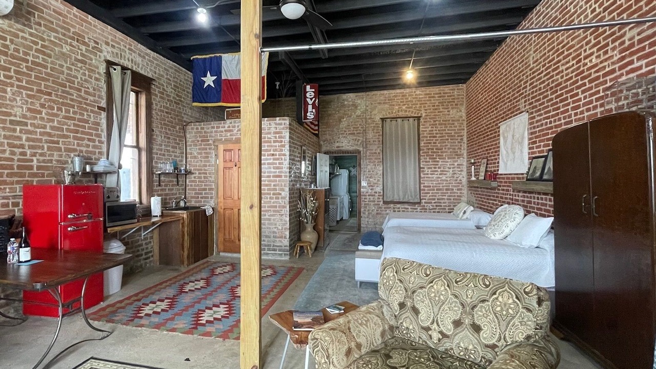 Photo of Livingroom in McDade
