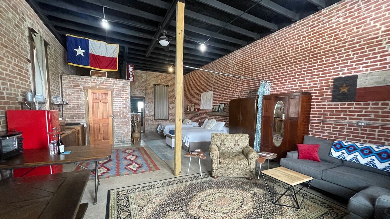 Photo of Livingroom in McDade