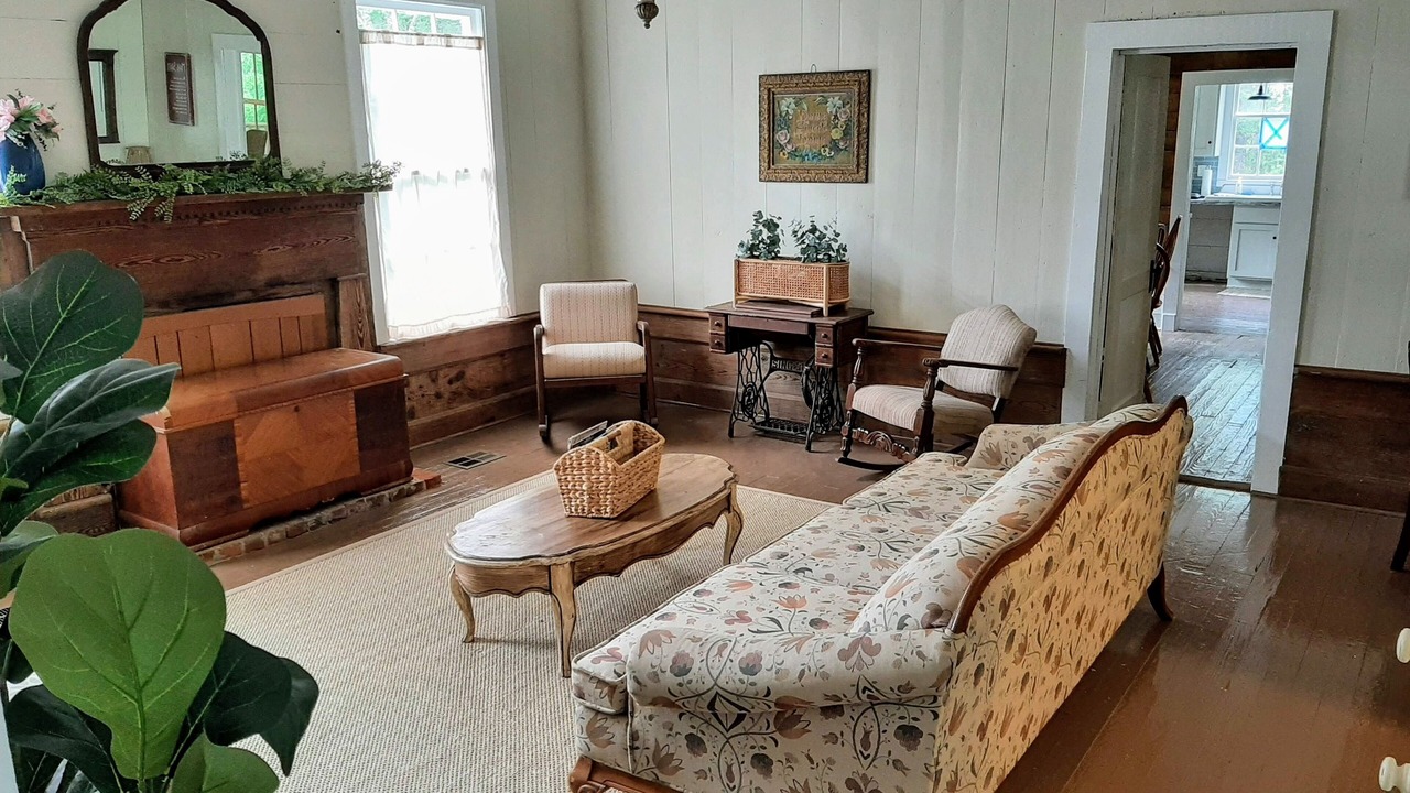 Photo of Livingroom in Sturgis