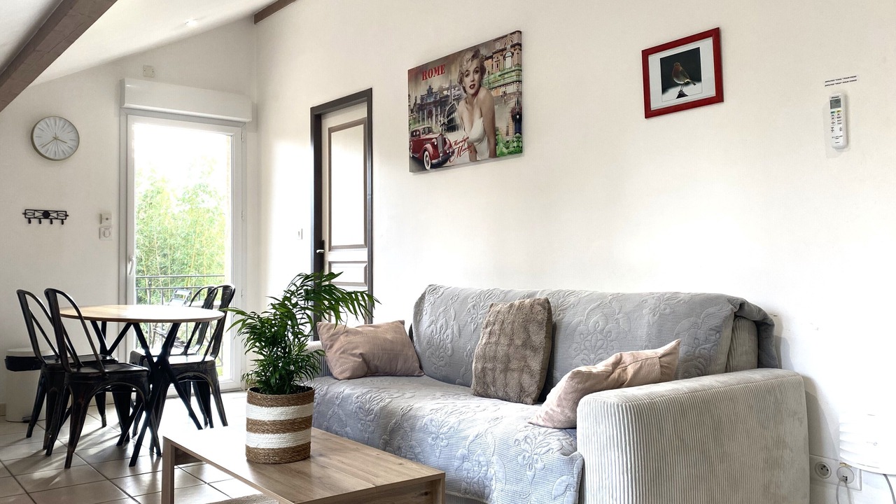 Photo of Livingroom in Proulieu