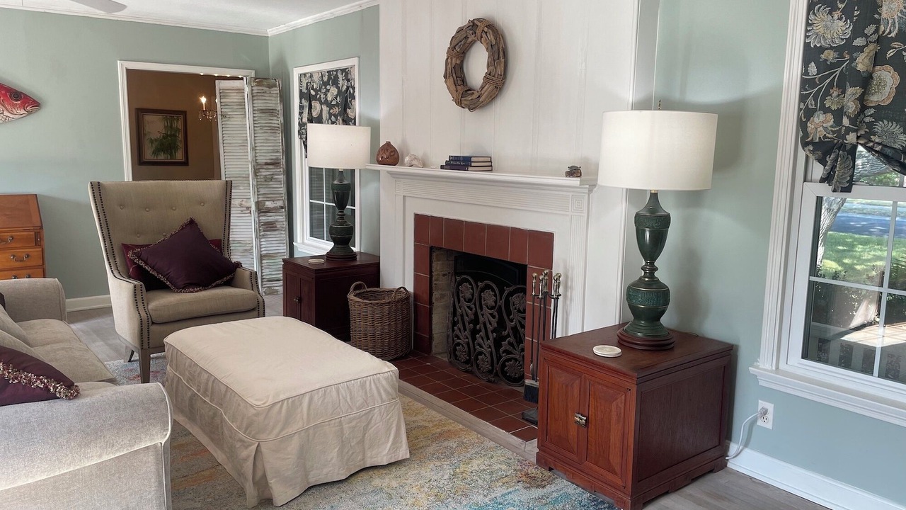 Photo of Livingroom in Bay Area