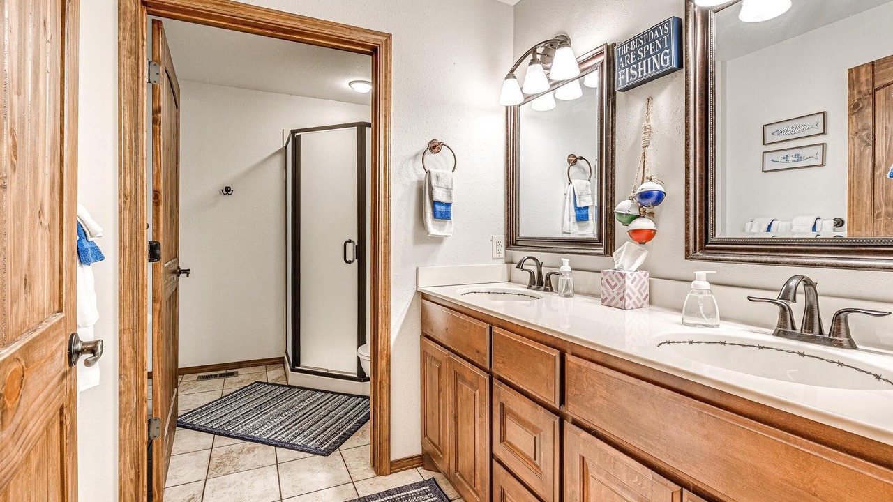 Photo of Bathroom in Hoyt