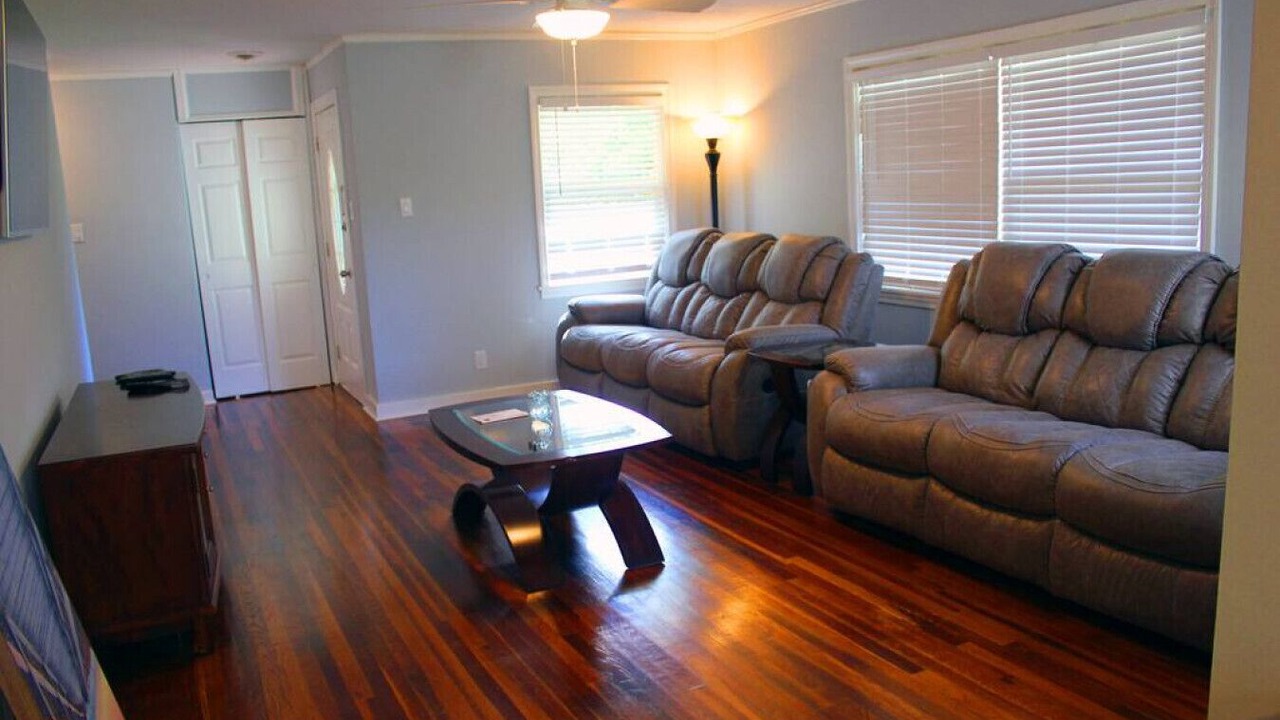 Photo of Livingroom in Tougaloo