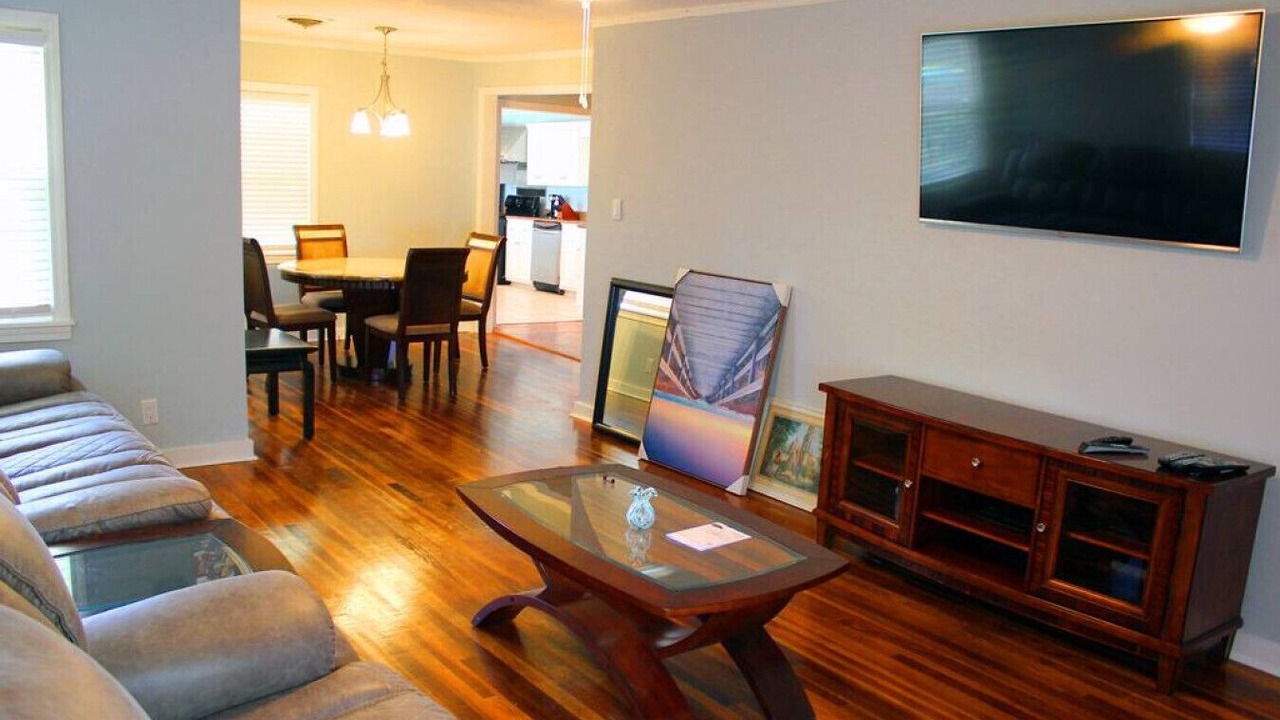 Photo of Livingroom in Tougaloo