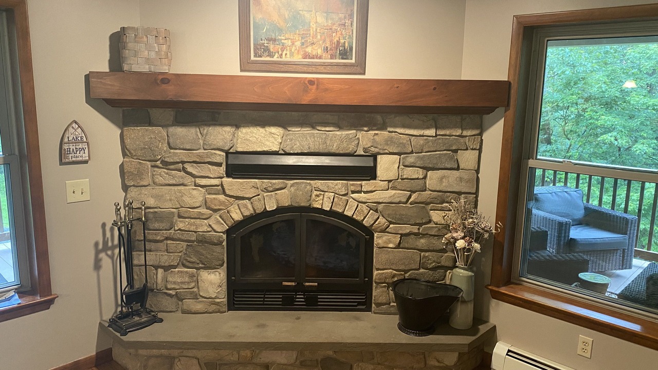 Photo of Livingroom in James Creek