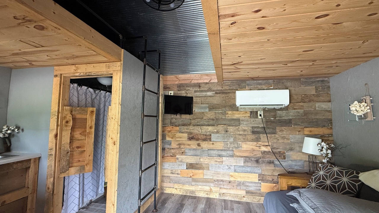 Photo of Bedroom in Lamont