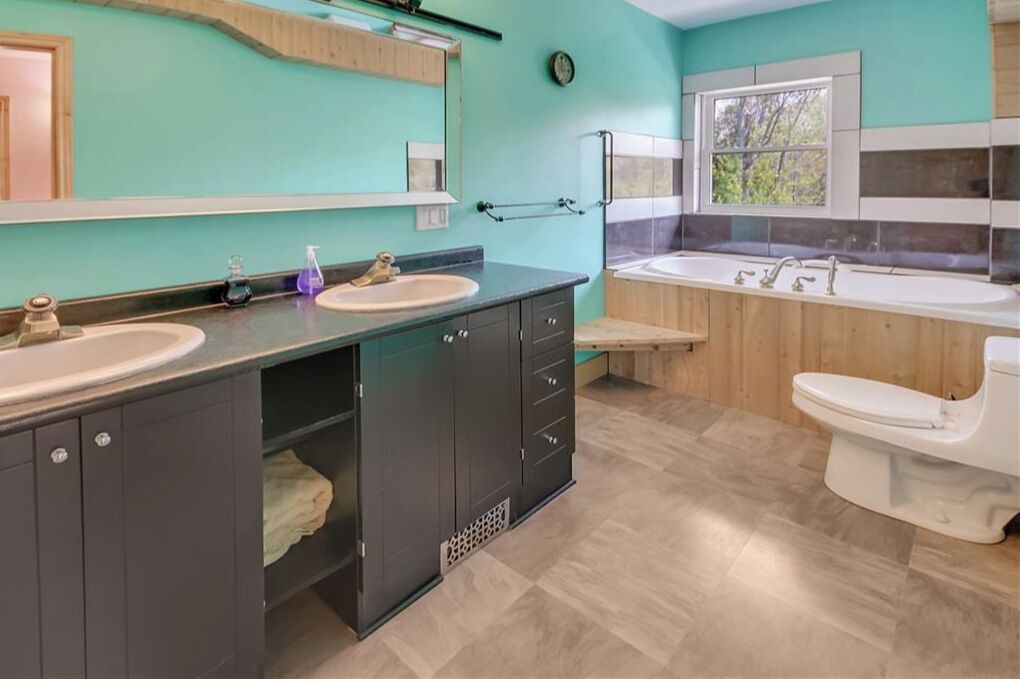 Photo of Bathroom in Colpoys Bay