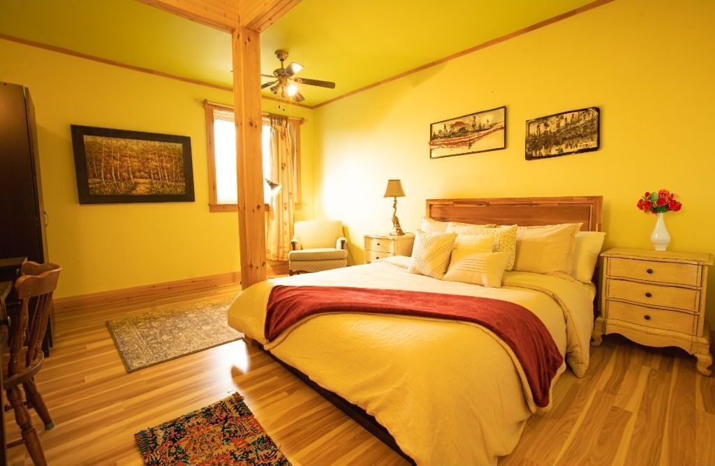 Photo of Bedroom in Colpoys Bay
