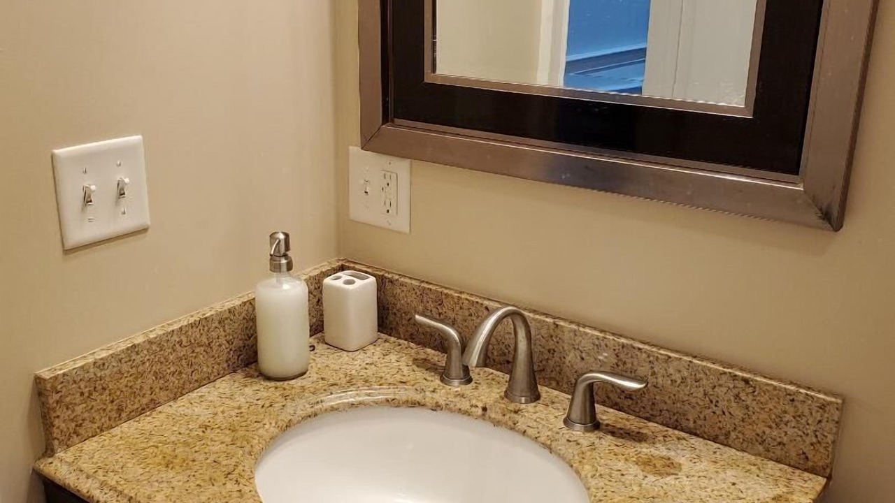 Photo of Bathroom in D Street - West Broadway