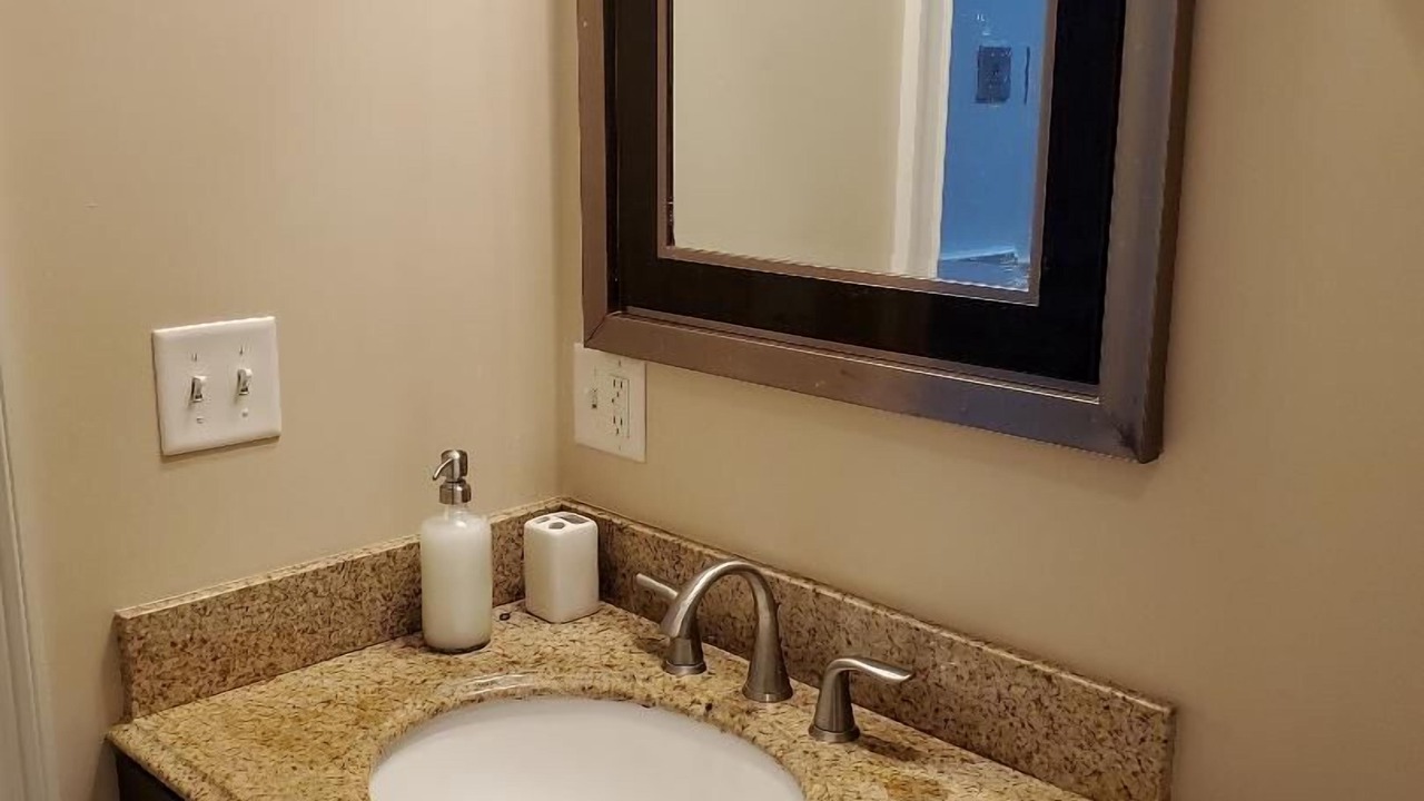 Photo of Bathroom in D Street - West Broadway