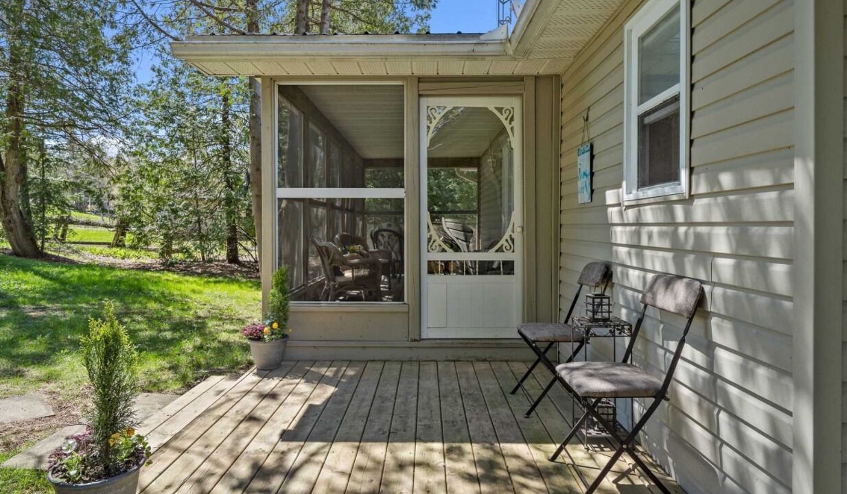 Photo of Patio Balcony in Fenelon Falls