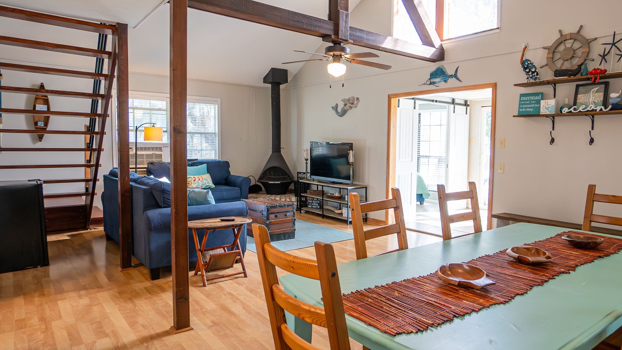 Photo of Livingroom in Cedar Lane