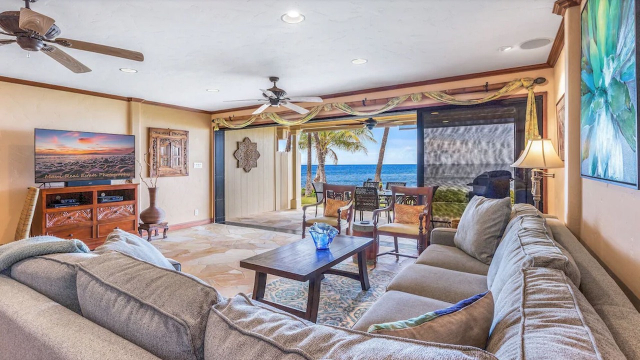 Photo of Livingroom in Downtown Lahaina