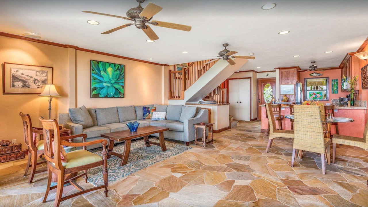 Photo of Livingroom in Downtown Lahaina