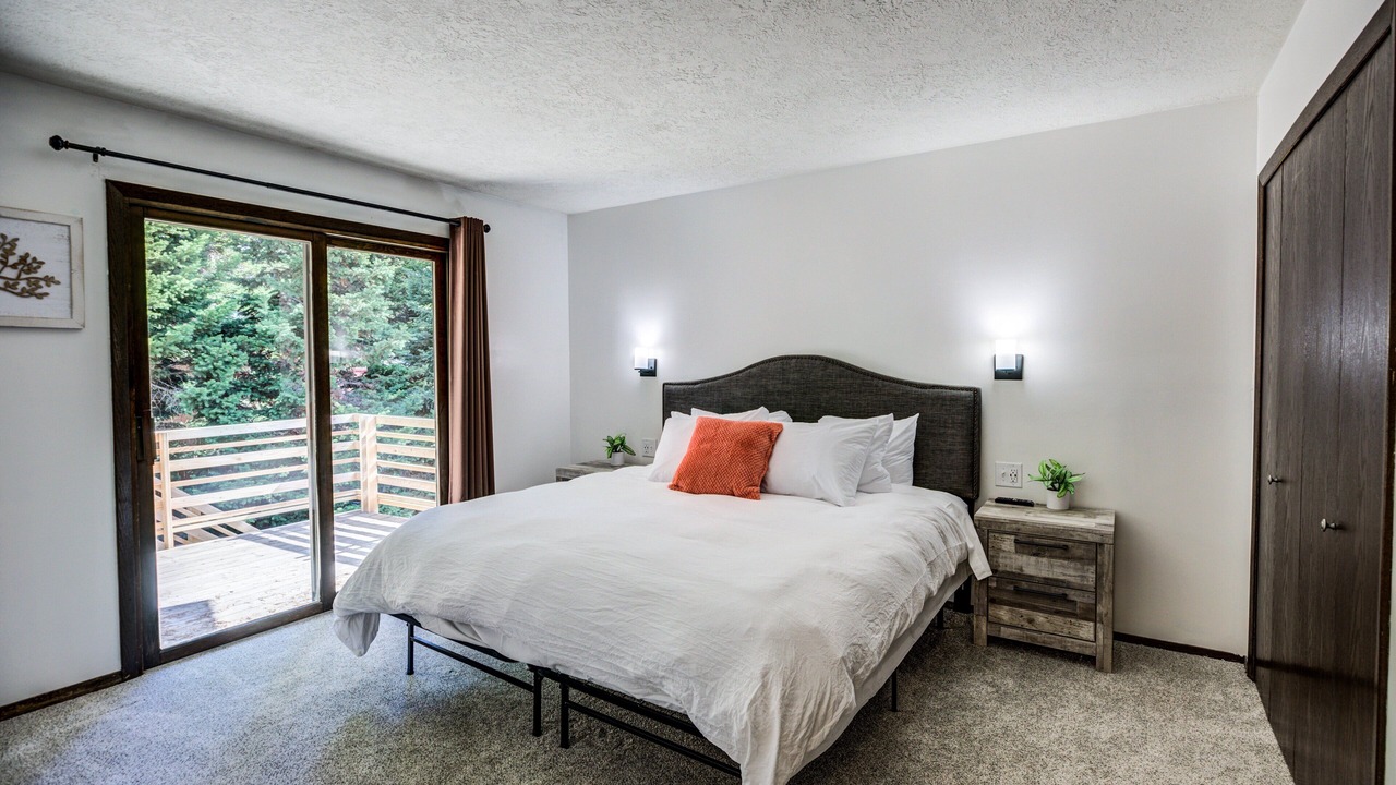 Photo of Bedroom in West Yellowstone