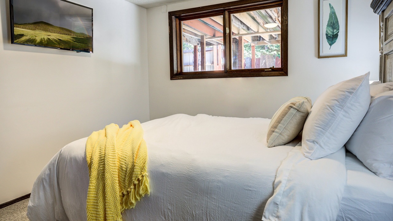 Photo of Bedroom in West Yellowstone