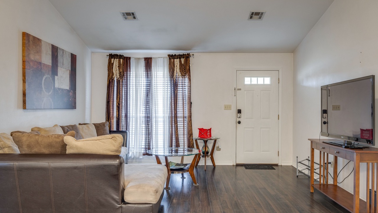 Photo of Livingroom in Monroe