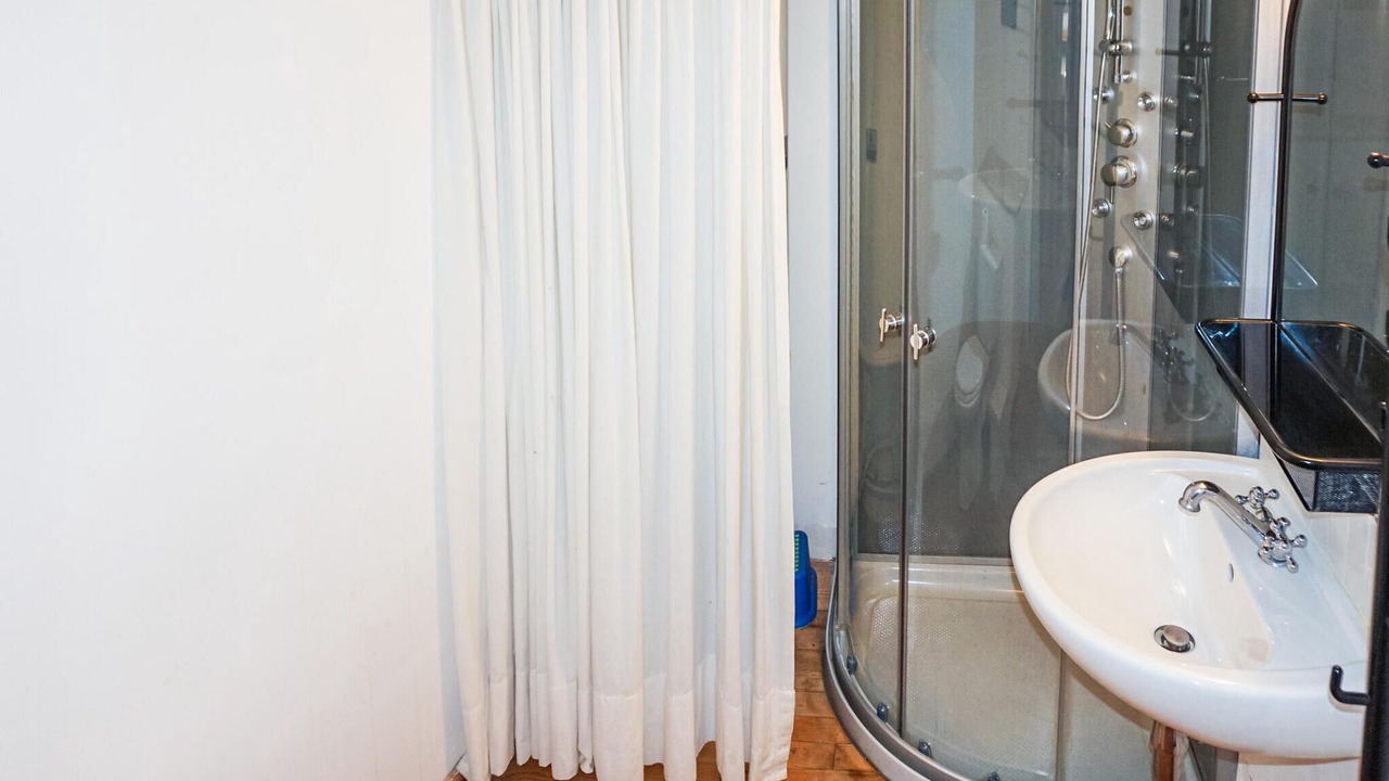 Photo of Bathroom in Siran