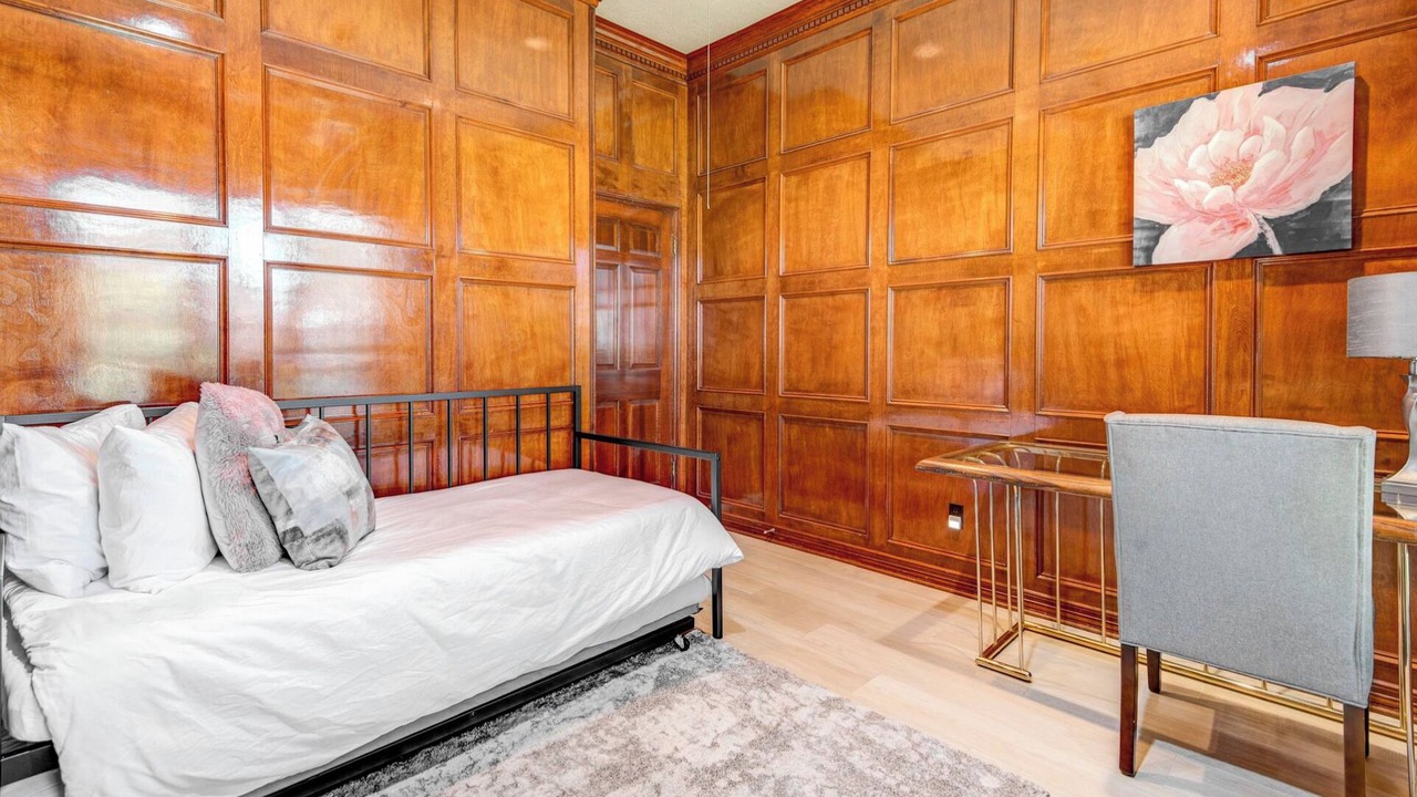 Photo of Bedroom in Memorial Northwest