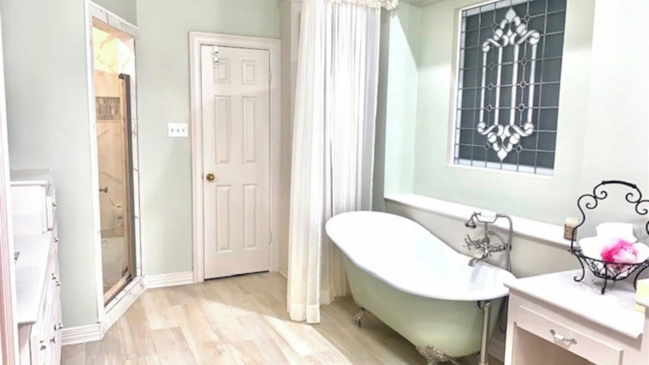Photo of Bathroom in Memorial Northwest