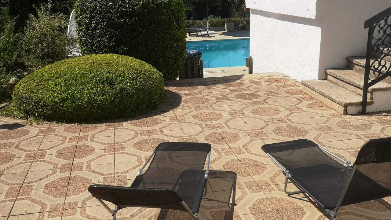 Photo of Patio Balcony in Chateauneuf-de-Galaure