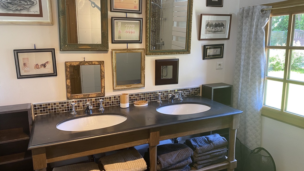 Photo of Bathroom in Saint-Georges-du-Vievre