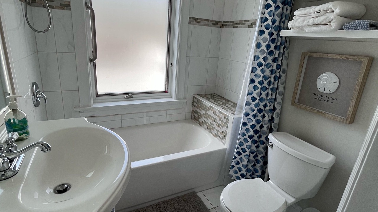 Photo of Bathroom in Wall