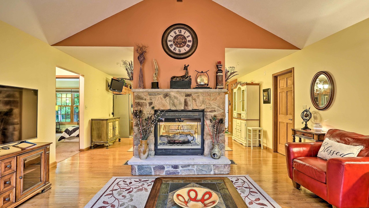 Photo of Livingroom in Pocono Mountain Lake