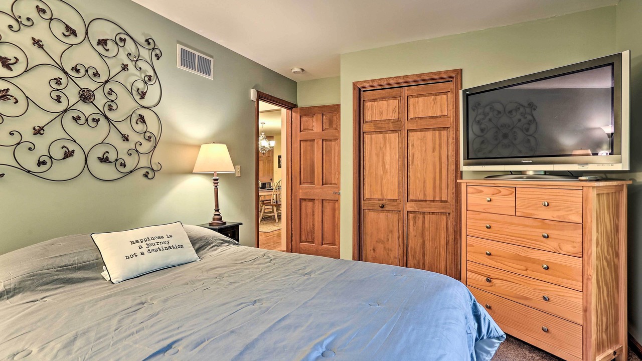 Photo of Bedroom in Pocono Mountain Lake