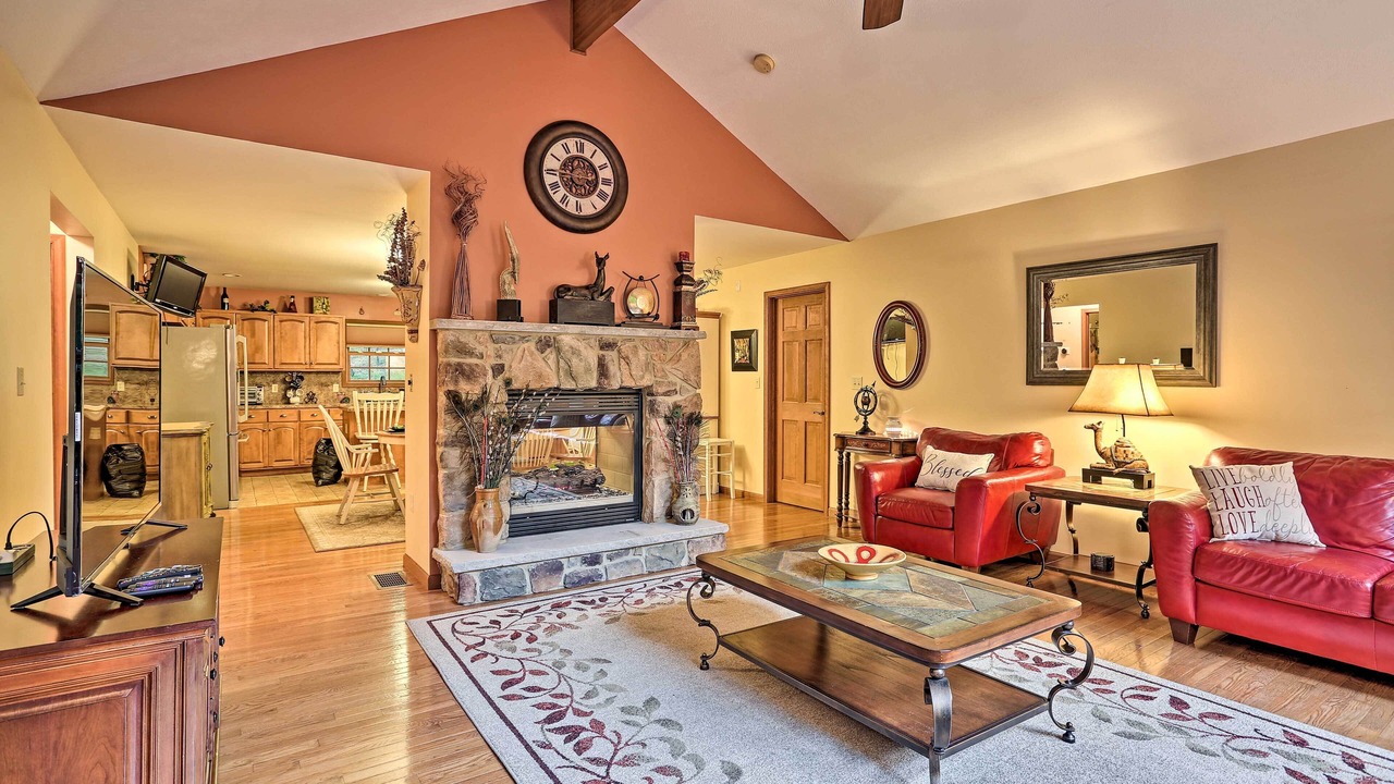 Photo of Livingroom in Pocono Mountain Lake