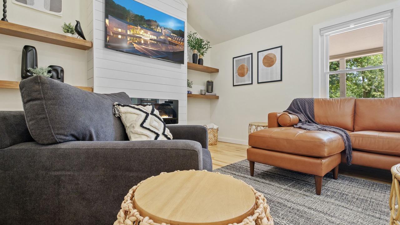 Photo of Livingroom in Downtown