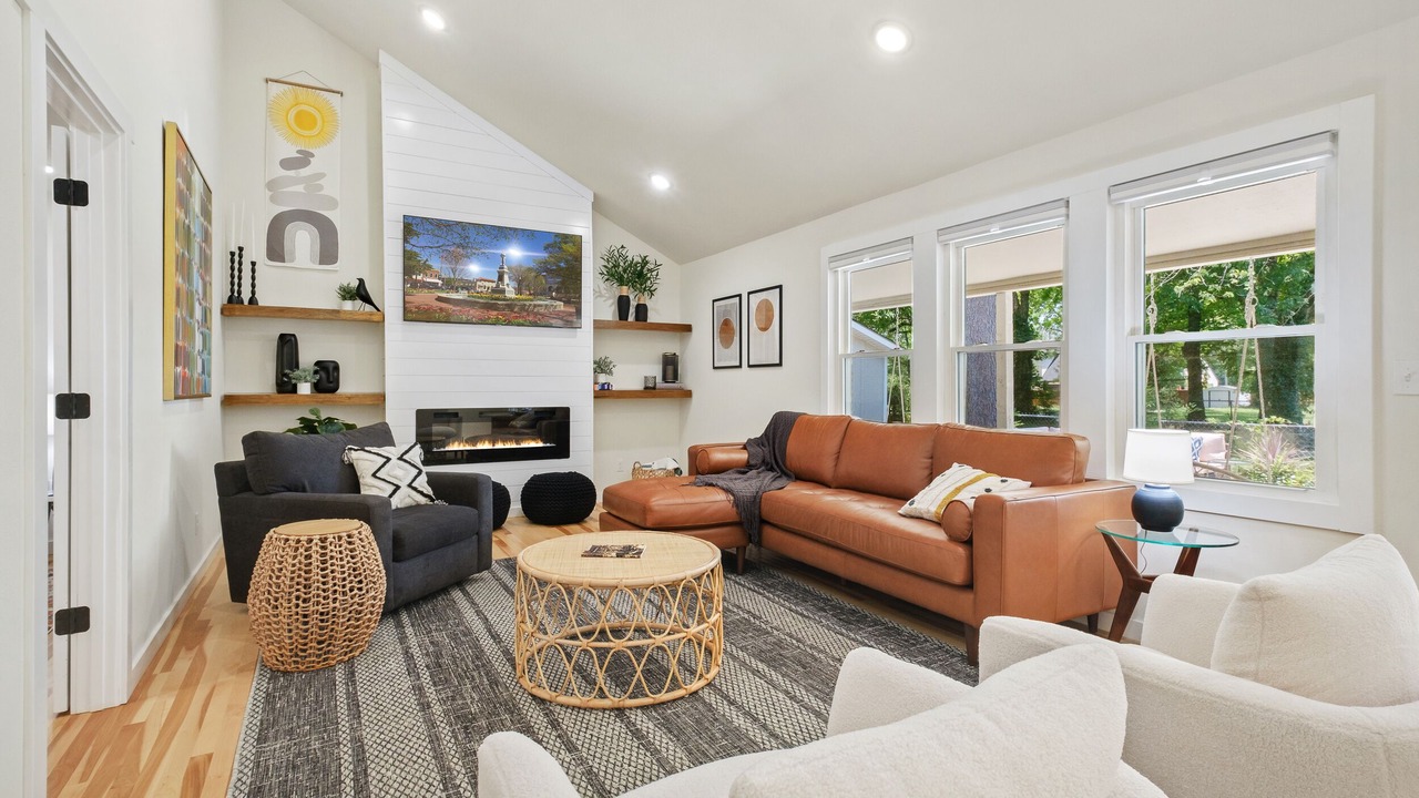 Photo of Livingroom in Downtown