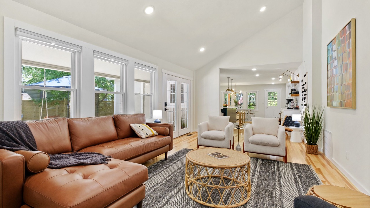 Photo of Livingroom in Downtown