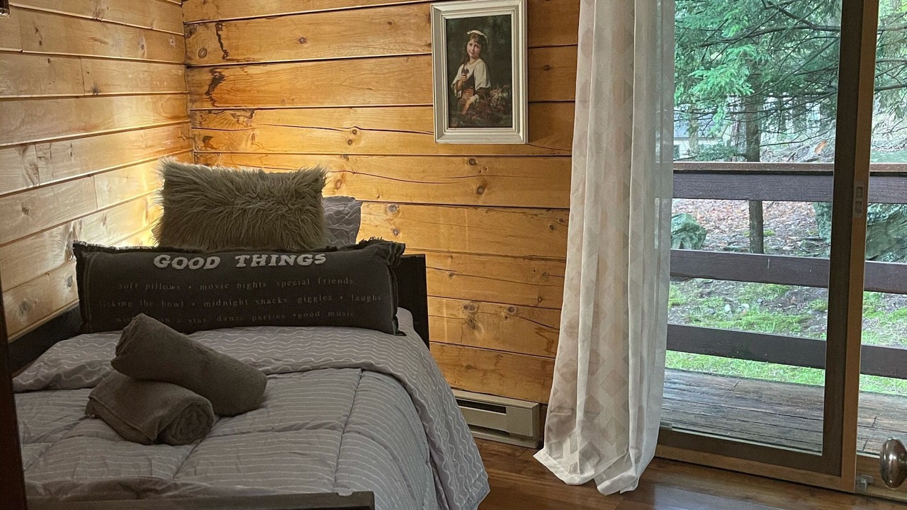 Photo of Bedroom in Greentown