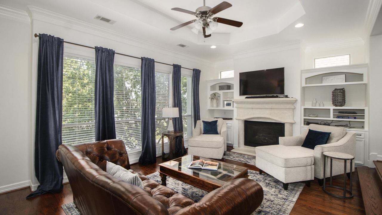 Photo of Livingroom in Washington Ave./ Memorial Park