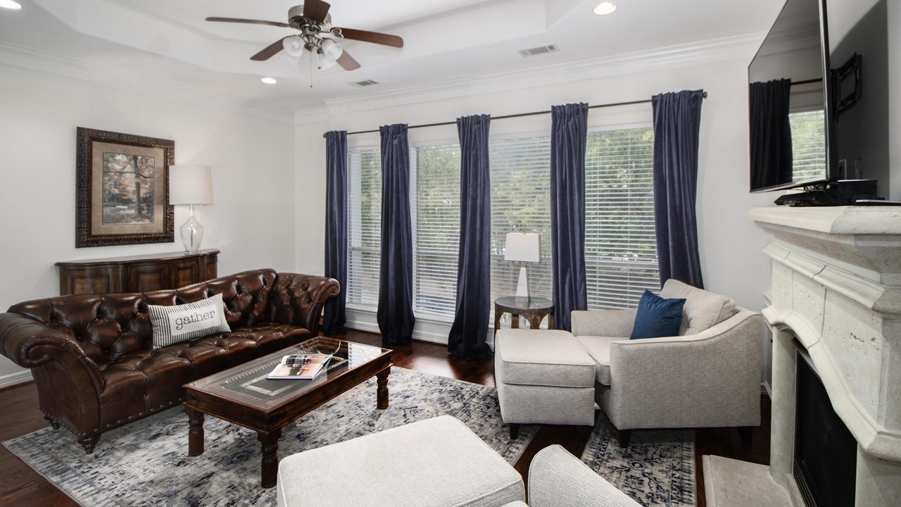 Photo of Livingroom in Washington Ave./ Memorial Park