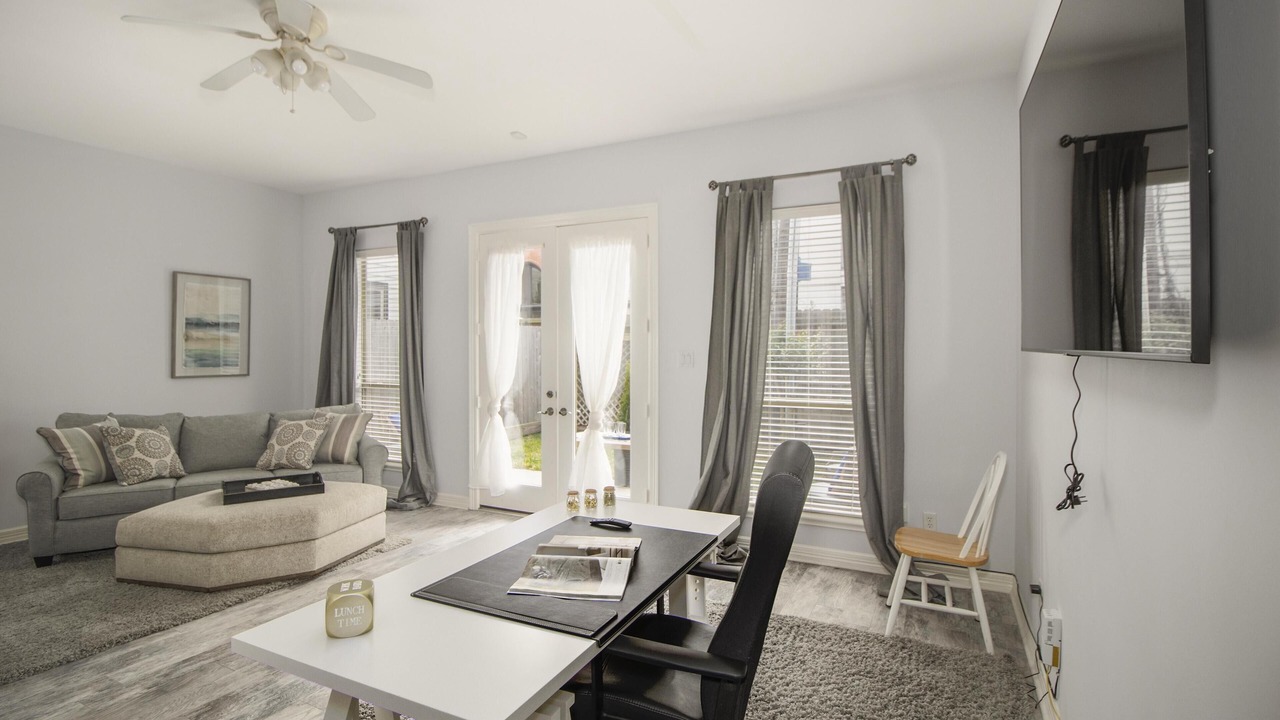 Photo of Livingroom in Washington Ave./ Memorial Park