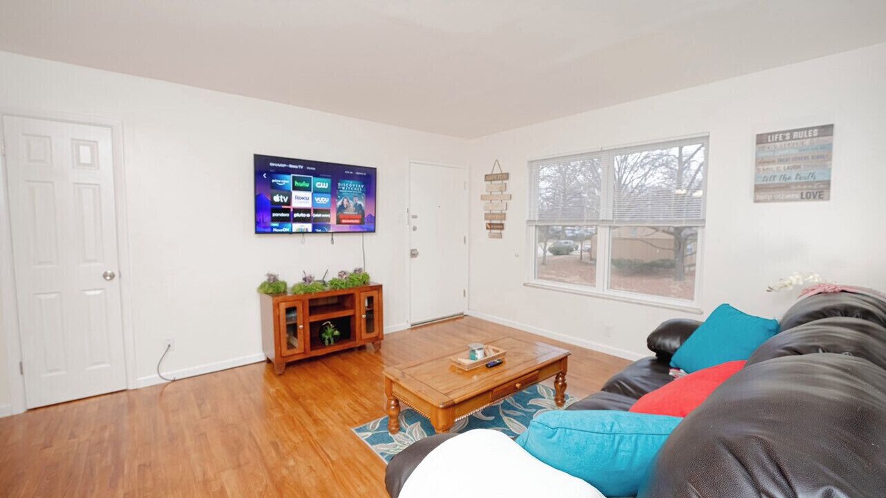 Photo of Livingroom in Airport Township
